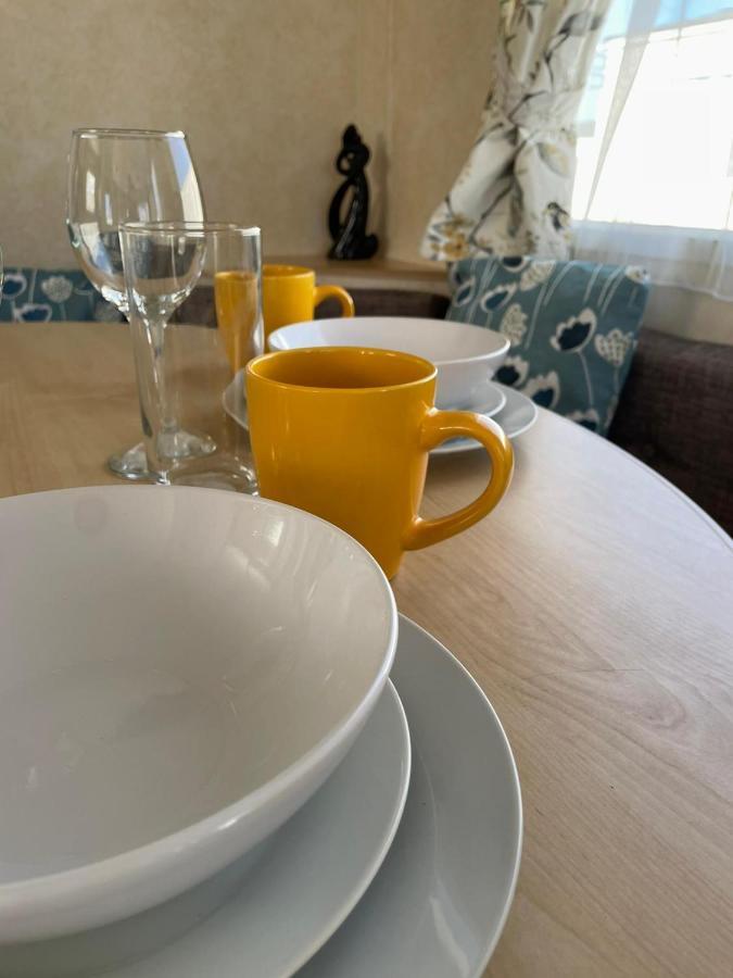 341 Family Caravan At Marine Holiday Park, Sleeps 6 Hotel Rhyl Exterior photo